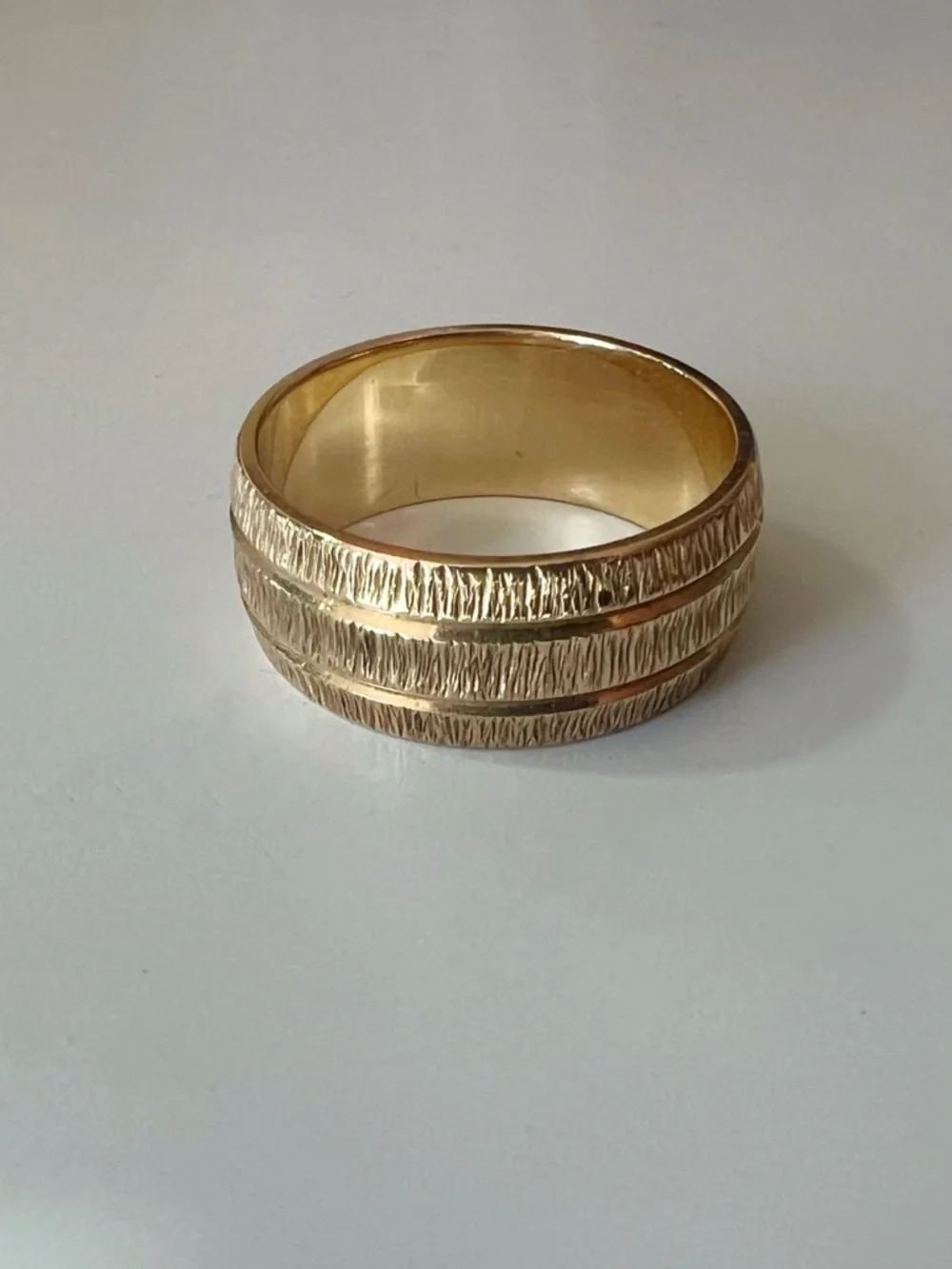 Vintage 14K Gold Artcarved Textured Ring Band Size 7